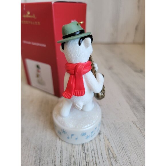 Hallmark stylin' saxophone magic ornament Xmas polar bear - Picture 4 of 6